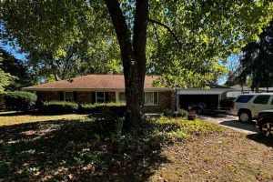 8051 Charlecot Dr, Indianapolis, IN 46268