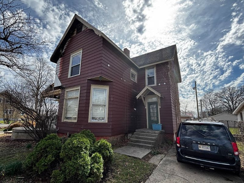 100 N College St, Colfax, IN 46035